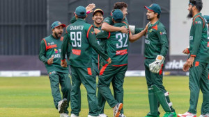 বিশ্বকাপ ঝড়ে সমালোচনার বাইরে বাংলাদেশ, হারারেতে আবারও লজ্জাজনক হার