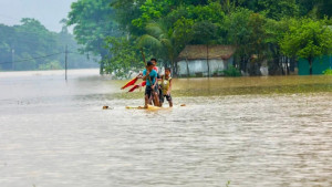 বন্যা ও ধসে বিপর্যস্ত ৭ জেলা, মৃত ৪৪
