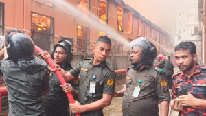 আদমজী ইপিজেডের আগুন, ৭ ঘণ্টার চেষ্টায় নিয়ন্ত্রণ