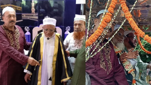 ৫০ বছরের ইমামত শেষে রাজকীয় বিদায় পেলেন প্রবীণ ইমাম