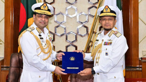 নৌবাহিনীর ১৮তম প্রধান হলেন খোন্দকার মিসবাহ