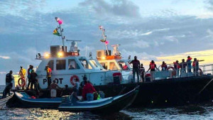 গায়ানায় যাত্রীবাহী ফেরি ডুবি, শতাধিক আরোহীর মধ্যে উদ্ধার ৬৭