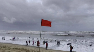 সাগরে মৌসুমি নিম্নচাপ, সমুদ্রবন্দরে ৩ নম্বর সতর্কসংকেত