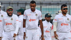 জিম্বাবুয়ের বিপক্ষে ভরাডুবি, টেস্টে পাকিস্তানের নিচে বাংলাদেশ