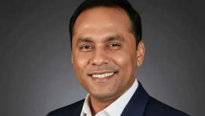 এক পদত্যাগেই বদলে গেল ক্ষমতার সমীকরণ