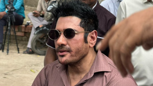 ভোট দিতে এফডিসিতে অনন্ত জলিল, তারকাদের নিয়ে যা বললেন
