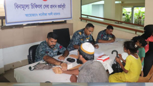 সেন্টমার্টিনে বিনামূল্যে চিকিৎসাসেবা দিল নৌবাহিনী