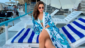 ‘ডাক্তার বলেছেন রোদ পোহাতে’, বিকিনি লুকে ভাইরাল নুসরাত ফারিয়া