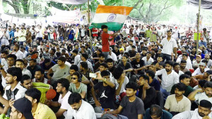 ফের আন্দোলনের হুঁশিয়ারি ককরোচ জনতা পার্টির