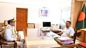 প্রধানমন্ত্রীর সঙ্গে নবনিযুক্ত নৌবাহিনী প্রধানের সাক্ষাৎ