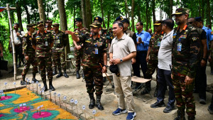 সেনাবাহিনীর গ্রীষ্মকালীন মহড়া আকস্মিক পরিদর্শনে গেলেন প্রধানমন্ত্রী