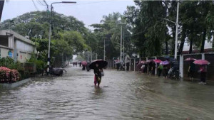 অতি ভারী বর্ষণে পানির নিচে চট্টগ্রামের বিভিন্ন এলাকা