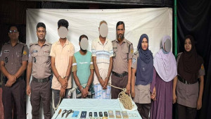 বাসা দেখার অজুহাতে ডাকাতি, পরিকল্পনায় একই ভবনের গৃহবধূ; স্বর্ণ-নগদসহ গ্রেপ্তার ৪
