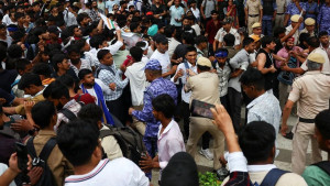 ককরোচ পার্টির ‘চলো সংসদ’ কর্মসূচিতে সংঘর্ষ, উত্তপ্ত দিল্লি
