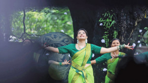 নাচের ছন্দে বর্ষা বরণ, চারুকলার বকুলতলায় ‘ঘনঘটা ২’