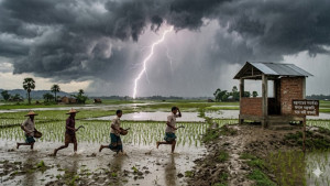 বজ্রপাতে মৃত্যুঝুঁকিতে কেন এগিয়ে বাংলাদেশ