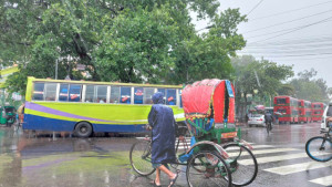 টানা বৃষ্টিতে স্বস্তির নিঃশ্বাস, উন্নতি হয়েছে ঢাকার বায়ুমানে