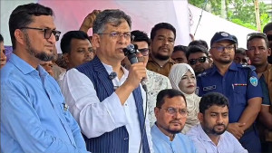 দেশের যেকোনো দুর্যোগে জনগণের পাশে থাকবে সরকার: স্বরাষ্ট্রমন্ত্রী