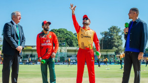 সিরিজ নির্ধারণী ম্যাচে টস জিতে ব্যাটিংয়ে জিম্বাবুয়ে
