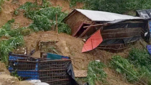 উখিয়ায় রোহিঙ্গা ক্যাম্পে পাহাড়ধস, ৫ মাদ্রাসা শিক্ষার্থীর মৃত্যু