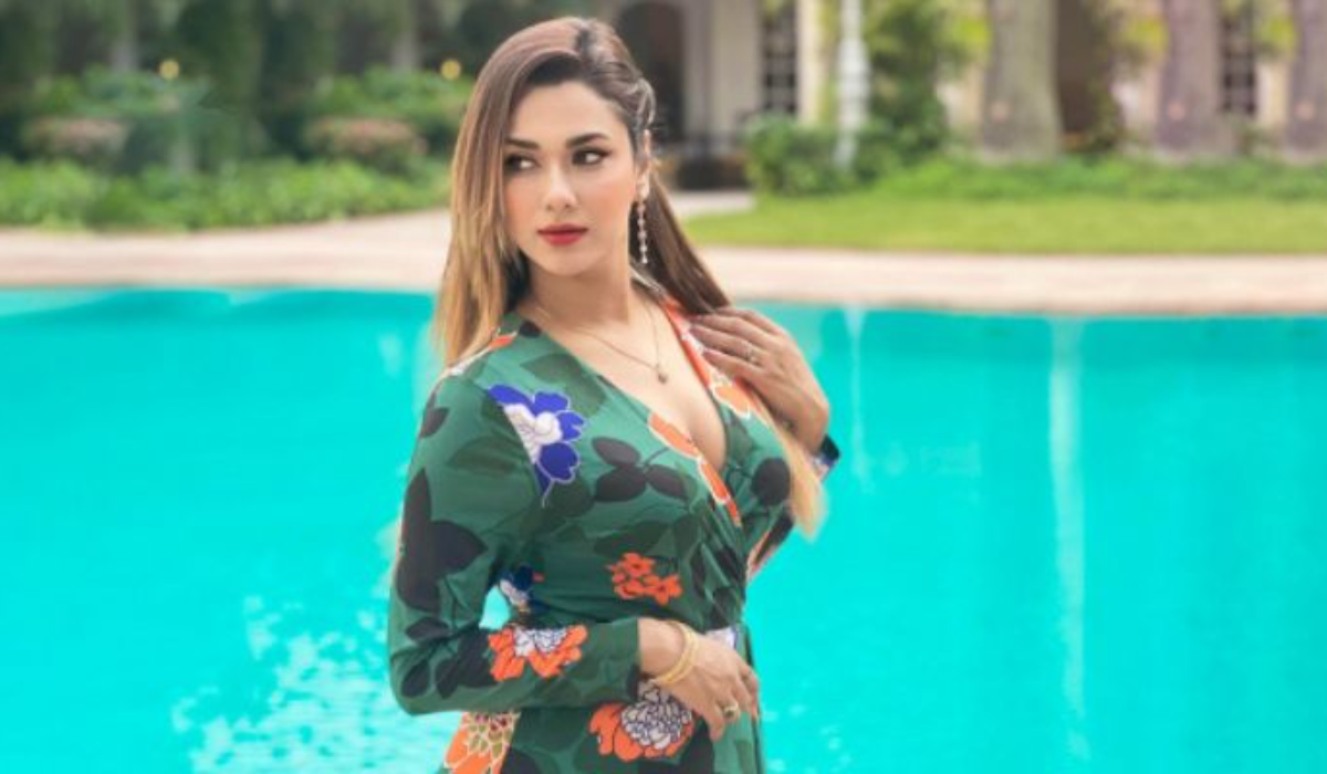 প্রতারণা মামলায় আদালতে আত্মসমর্পণ, জামিন পেলেন চিত্রনায়িকা ববি
