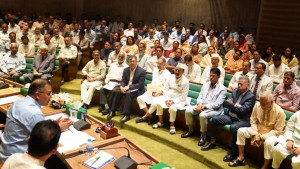 এমপি-মন্ত্রীদের মাঠে সক্রিয় থাকার আহ্বান প্রধানমন্ত্রীর