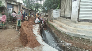 মসজিদের মাইকে ঘোষণা, ড্রেনের নামে লাখো টাকা আদায়