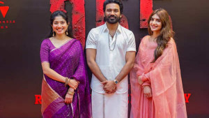 নতুন চমক নিয়ে আসছেন ধানুষ, টিজারে বিশ্বব্যাপী আলোচনার ঝড়!