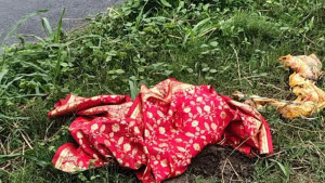 মহাসড়কের পাশে কিশোরীর মরদেহ, উদ্ধার লাল বিয়ের শাড়ি