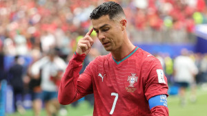 রোনালদোর খেলার ধরনেই নাকি ভুগছে পুরো পর্তুগাল দল