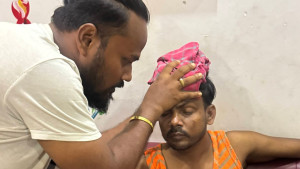 এবার অফিসে ফ্যান খুলে পড়ে আহত হিরো আলম