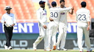 স্পিনারদের দাপটে তিন দিনেই আফগানিস্তানকে ইনিংস ও ৩০০ রানে হারাল ভারত