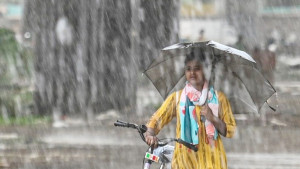 দুপুরের মধ্যে ১৪ জেলায় ঝড়-বজ্রবৃষ্টির আভাস, নদীবন্দরে ১ নম্বর সতর্কসংকেত