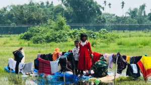 ৪৮ ঘণ্টা পর শূন্যরেখা থেকে অন্তঃসত্ত্বা নারী ও শিশুসহ ১১ জনকে সরালো বিএসএফ