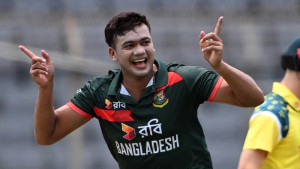 শূন্য রানে ৩ উইকেট হারিয়ে বিপর্যয়ে অস্ট্রেলিয়া