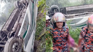 বরিশালে নিয়ন্ত্রণ হারিয়ে খাদে বাস, নিহত ২