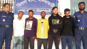 অবৈধভাবে তিস্তা থেকে পাথর উত্তোলন, গ্রেপ্তার ৫