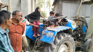 শিশুকে বাঁচাতে গিয়ে ট্রাক্টরের চাপায় নিহত গৃহবধূর, আহত ৩