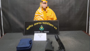 পাবনায় অভিযান, শটগানসহ নারী গ্রেপ্তার