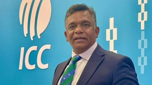 দেশে ফিরলেন বিসিবি সভাপতি বুলবুল