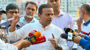 নৌকা থেকে লঞ্চে যাত্রী ওঠায় নিষেধাজ্ঞা নৌ প্রতিমন্ত্রীর