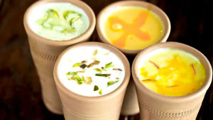 টক দই দিয়ে বানানো ঘরোয়া কয়েকটি পানীয়