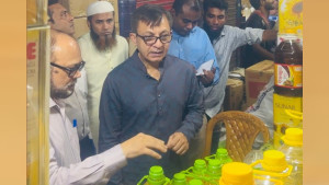 ভোজ্যতেলের সরবরাহ স্বাভাবিক হচ্ছে বলে জানান বাণিজ্যমন্ত্রী
