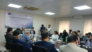 নতুন কর্মসংস্থান না বাড়ায় বাংলাদেশের শ্রমবাজার দুর্বল হয়ে পড়েছে: বিশ্বব্যাংক
